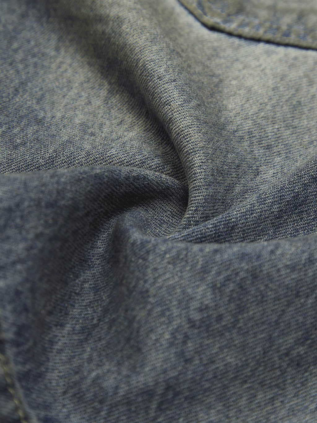 MID WAIST DENIM SHORTS WITH STRAIGHT LEG DESIGN