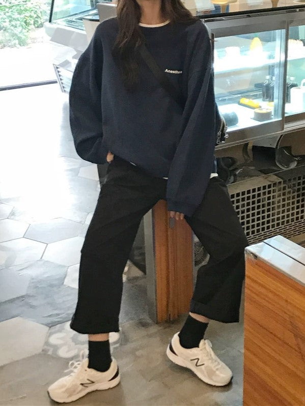 NAVY BLUE OVERSIZED SWEATSHIRT FOR ULTIMATE COMFORT AND LOOSE FIT