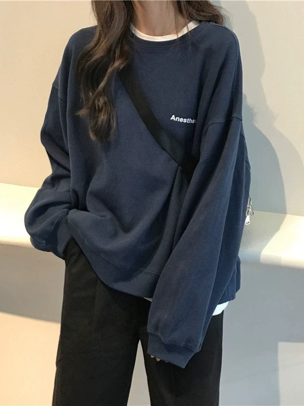 NAVY BLUE OVERSIZED SWEATSHIRT FOR ULTIMATE COMFORT AND LOOSE FIT