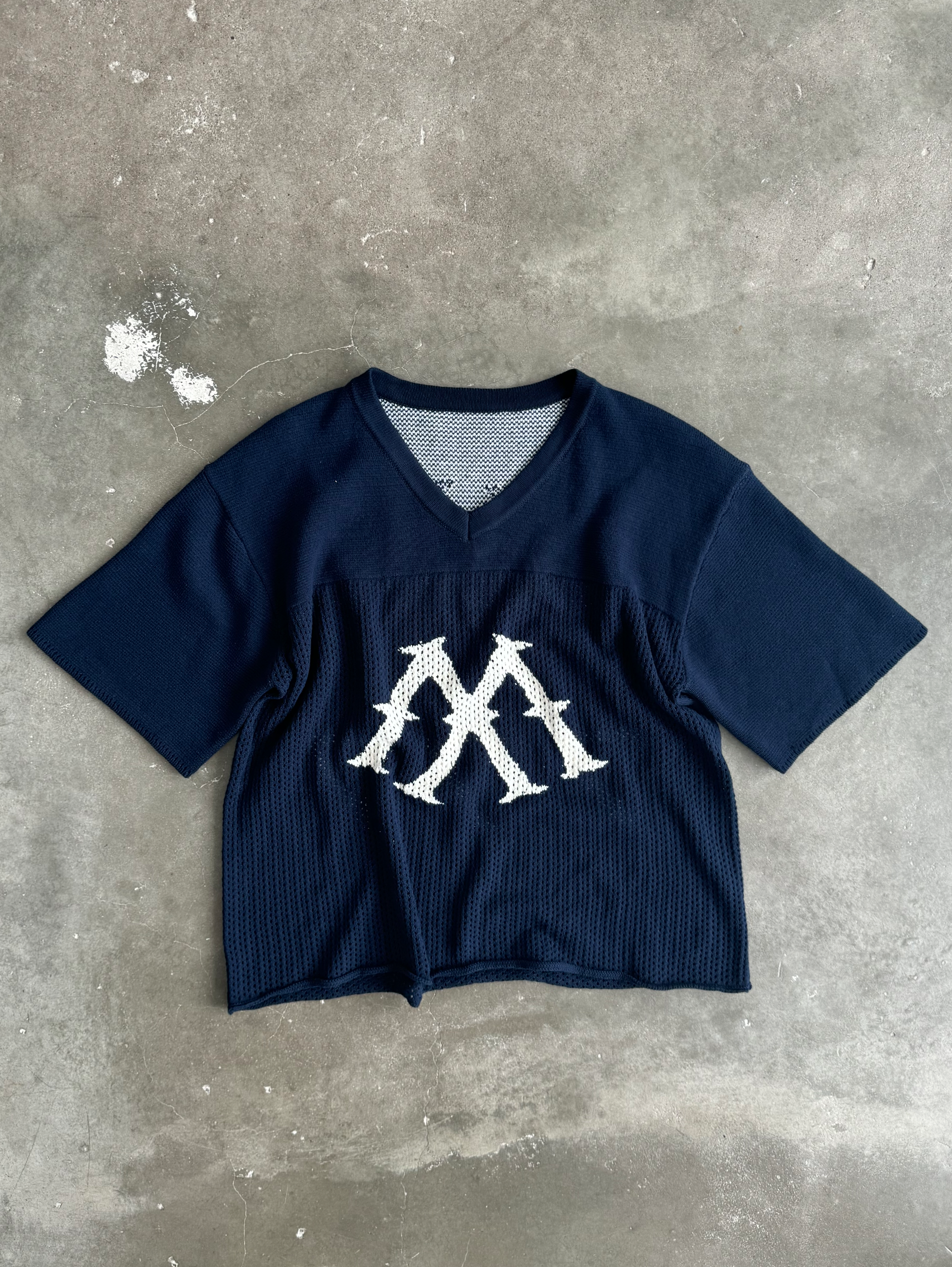 NAVY BLUE V-NECK KNIT SHIRT WITH WHITE LOGO OVERSIZED DROPPED SHOULDER
