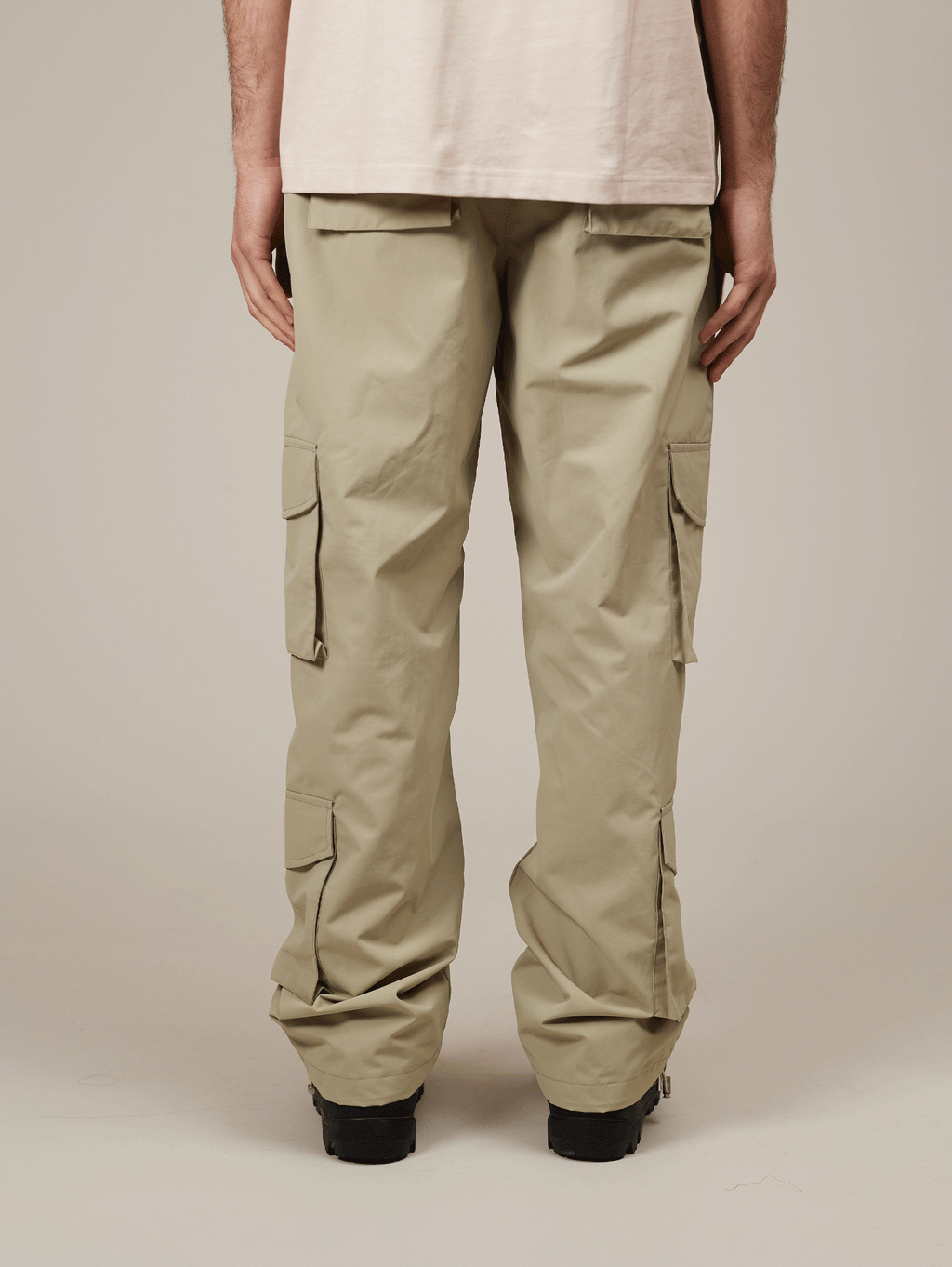 OLIVE GREEN CARGO PANTS WITH STRAIGHT CUT AND CRINKLE NYLON