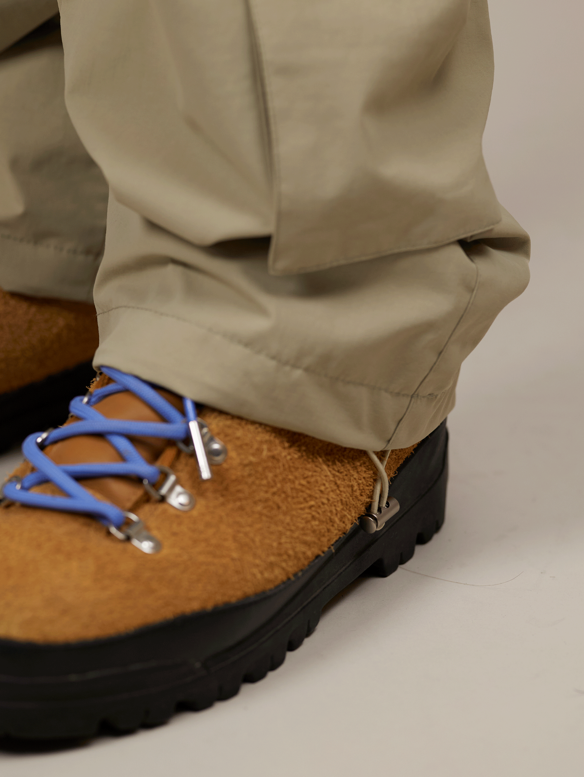 OLIVE GREEN CARGO PANTS WITH STRAIGHT CUT AND CRINKLE NYLON