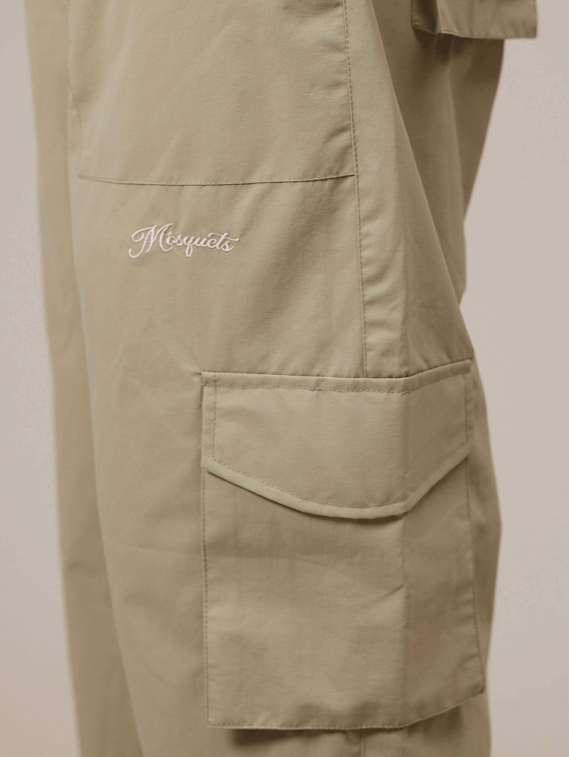 OLIVE GREEN CARGO PANTS WITH STRAIGHT CUT AND CRINKLE NYLON