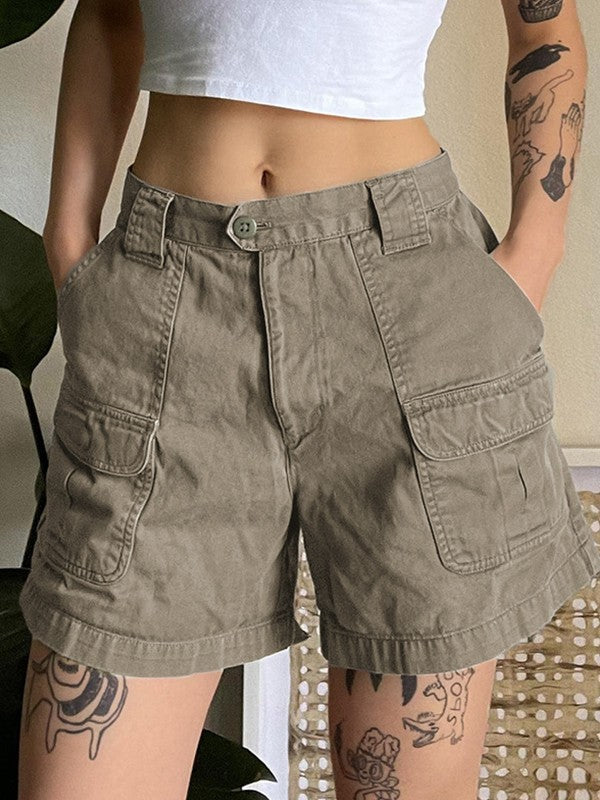 OLIVE GREEN CARGO SHORTS WITH STRAIGHT LEG DESIGN