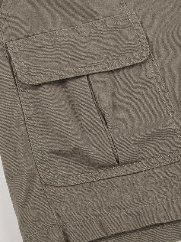OLIVE GREEN CARGO SHORTS WITH STRAIGHT LEG DESIGN