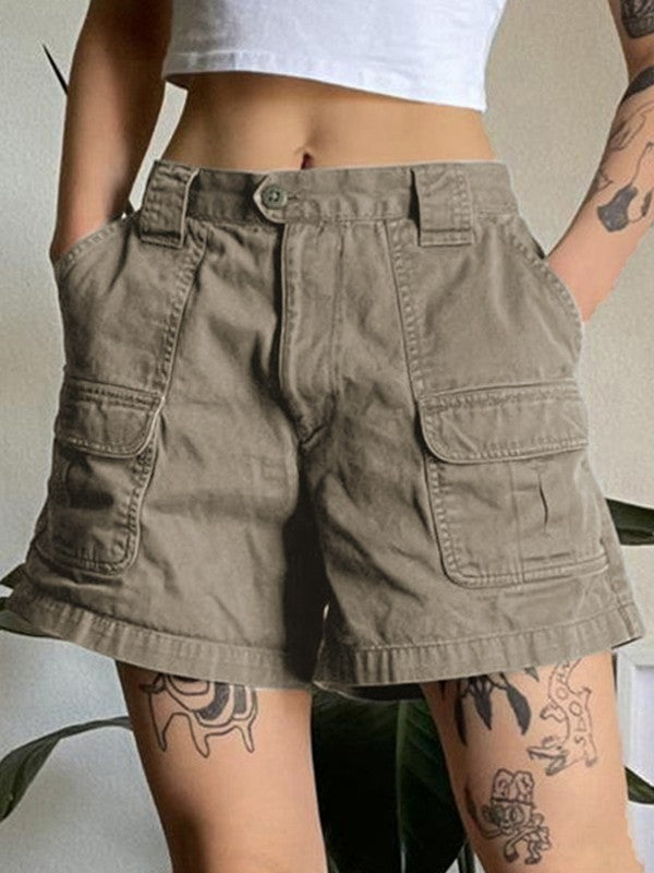 OLIVE GREEN CARGO SHORTS WITH STRAIGHT LEG DESIGN