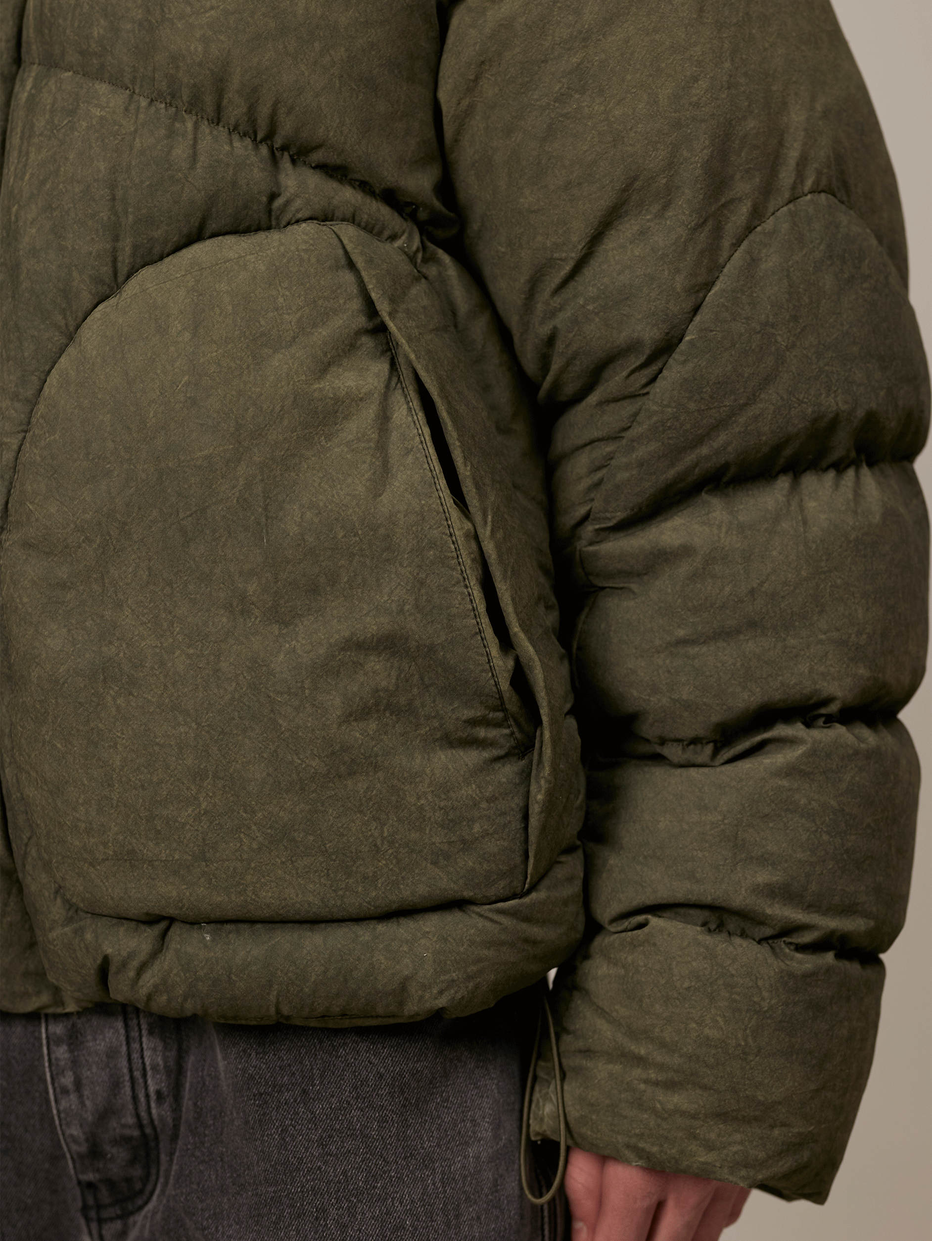 OLIVE GREEN PUFFER JACKET WITH OVERSIZED DROPPED SHOULDER DESIGN