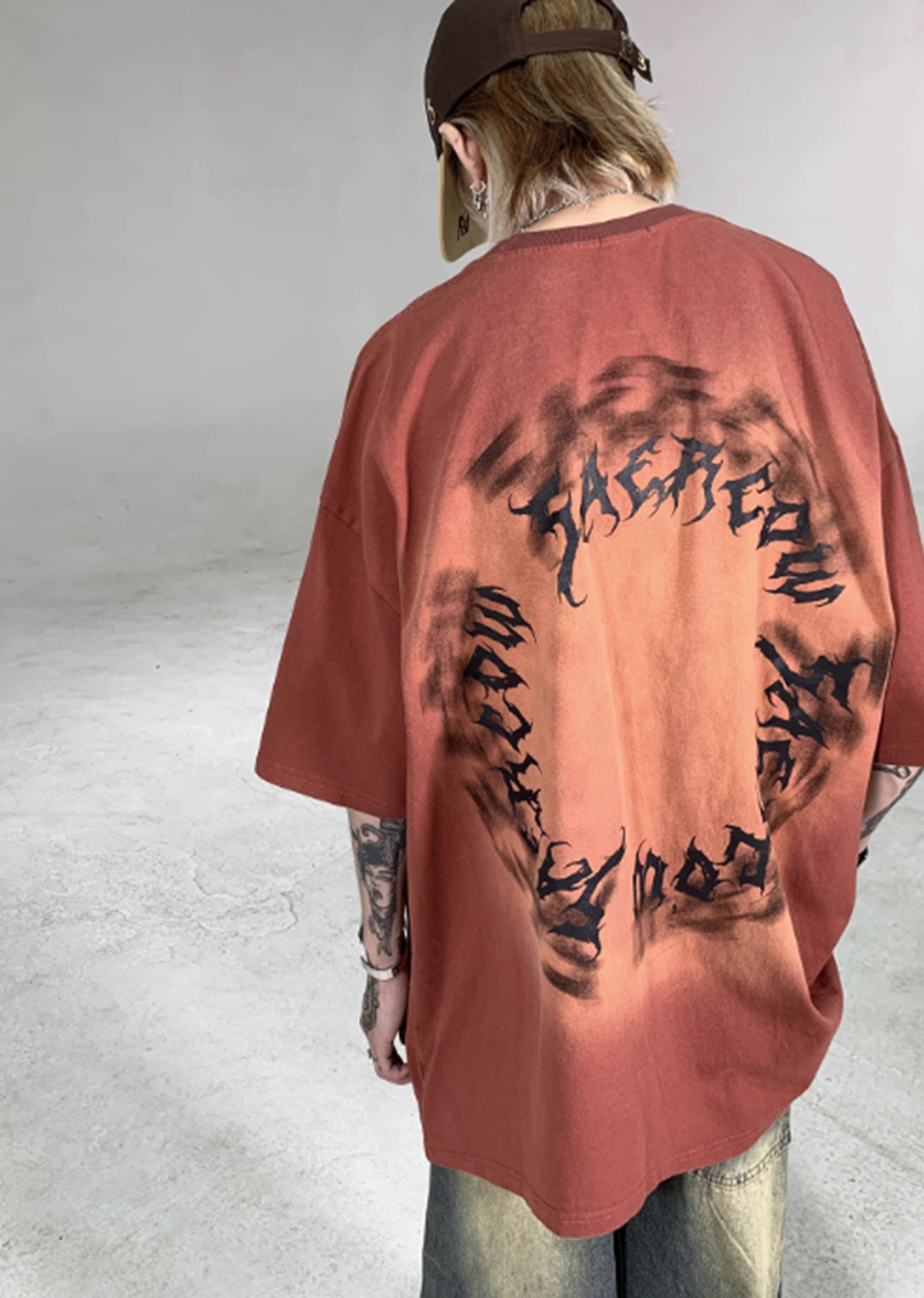 OMBRE GRAPHIC TEE BOLD SHORT-SLEEVED SHIRT FOR EFFORTLESS SELF-EXPRESSION