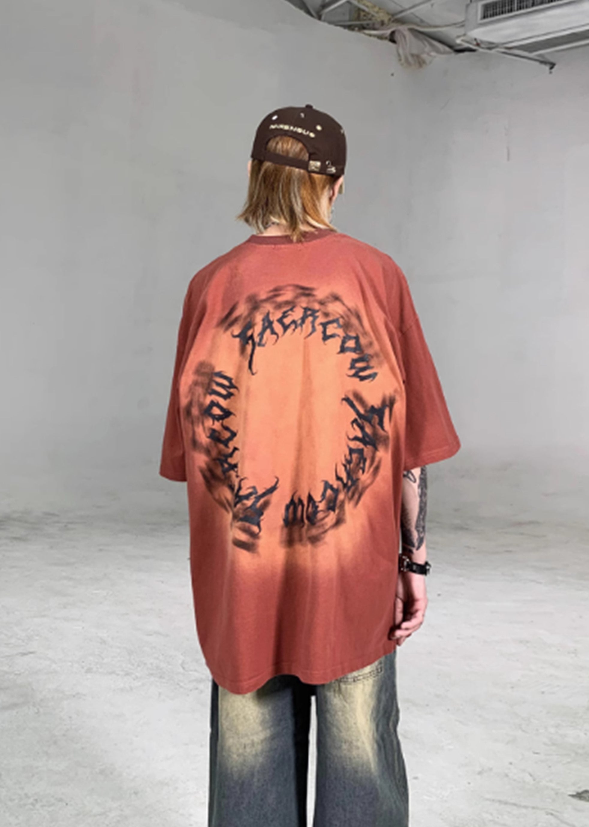 OMBRE GRAPHIC TEE BOLD SHORT-SLEEVED SHIRT FOR EFFORTLESS SELF-EXPRESSION