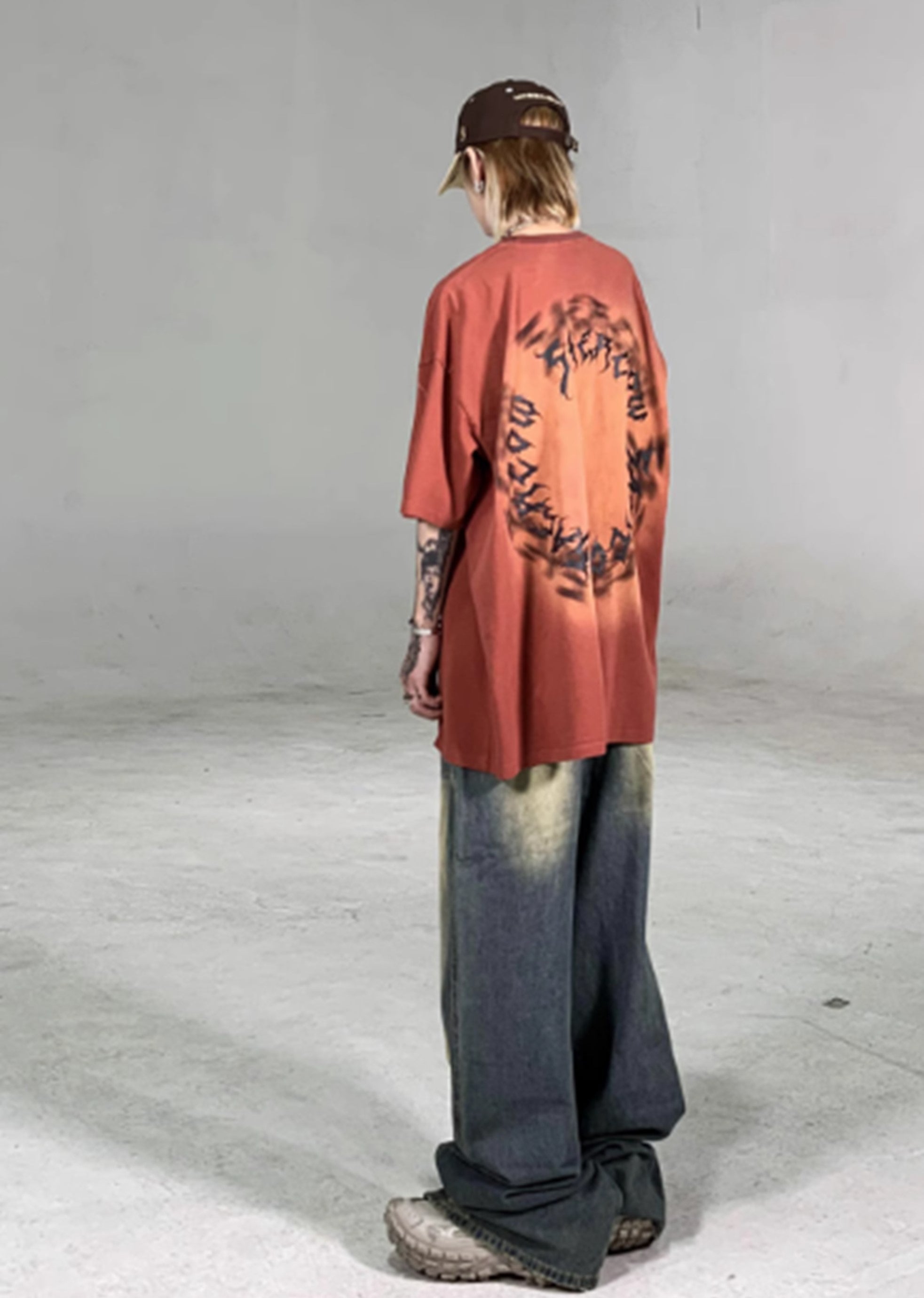 OMBRE GRAPHIC TEE BOLD SHORT-SLEEVED SHIRT FOR EFFORTLESS SELF-EXPRESSION