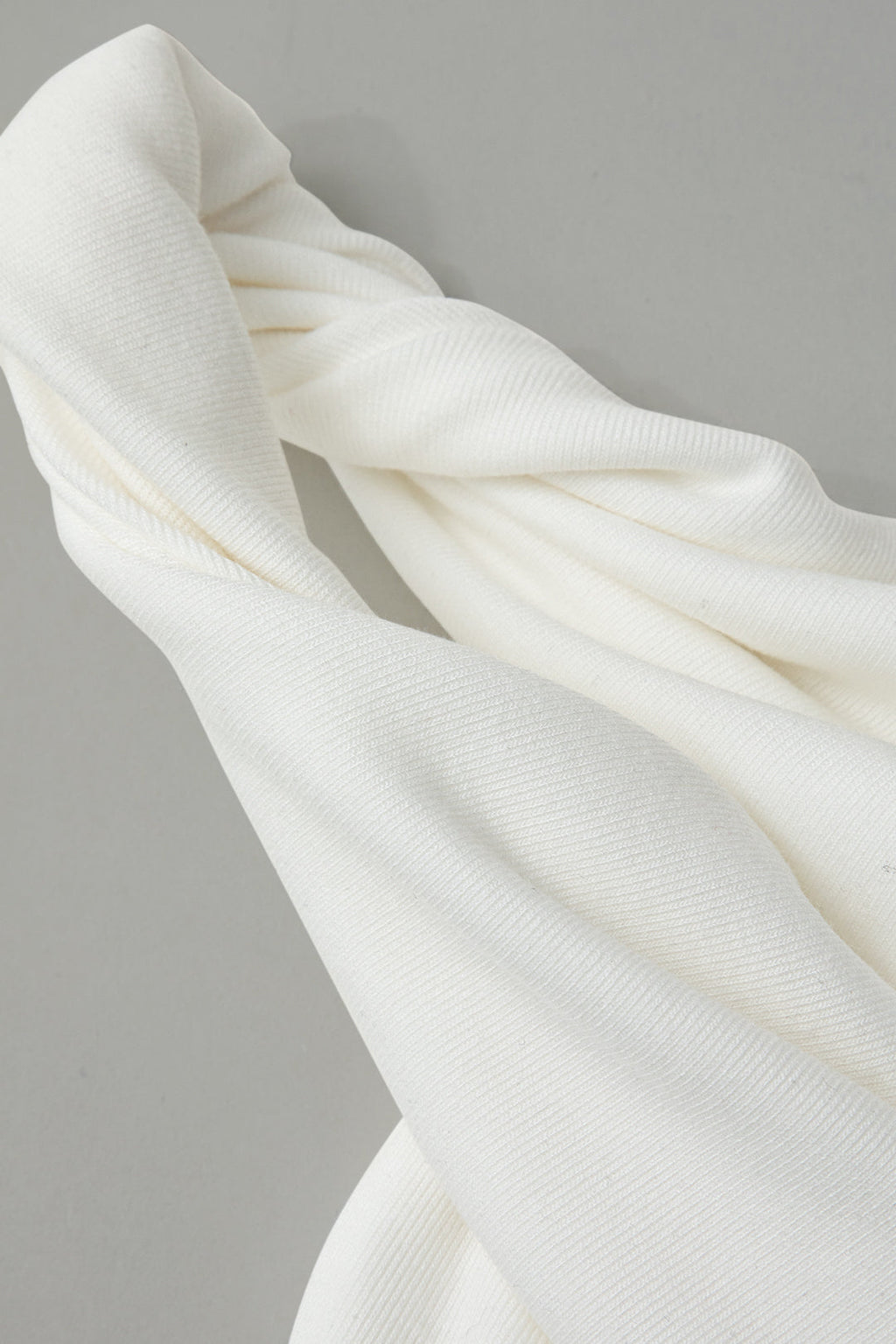 ONE-SHOULDER TOP FOR MODERN FASHION LOVERS