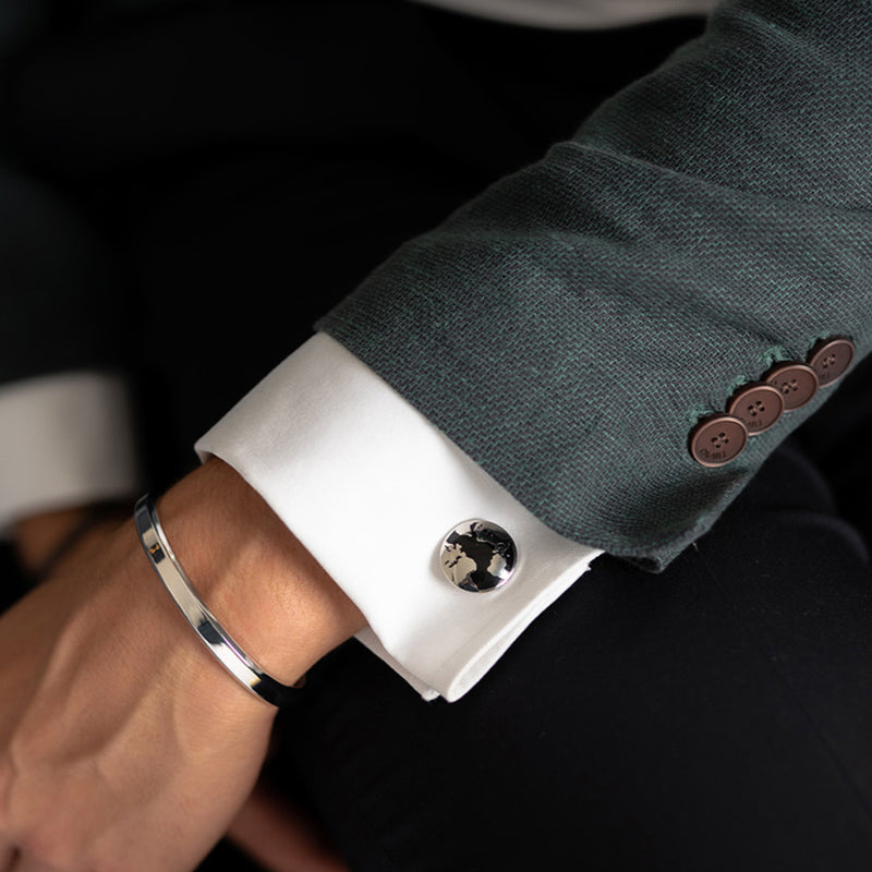 OPEN-ENDED BANGLE BRACELET IN GOLD TONE - ELEGANT FASHION ACCESSORY