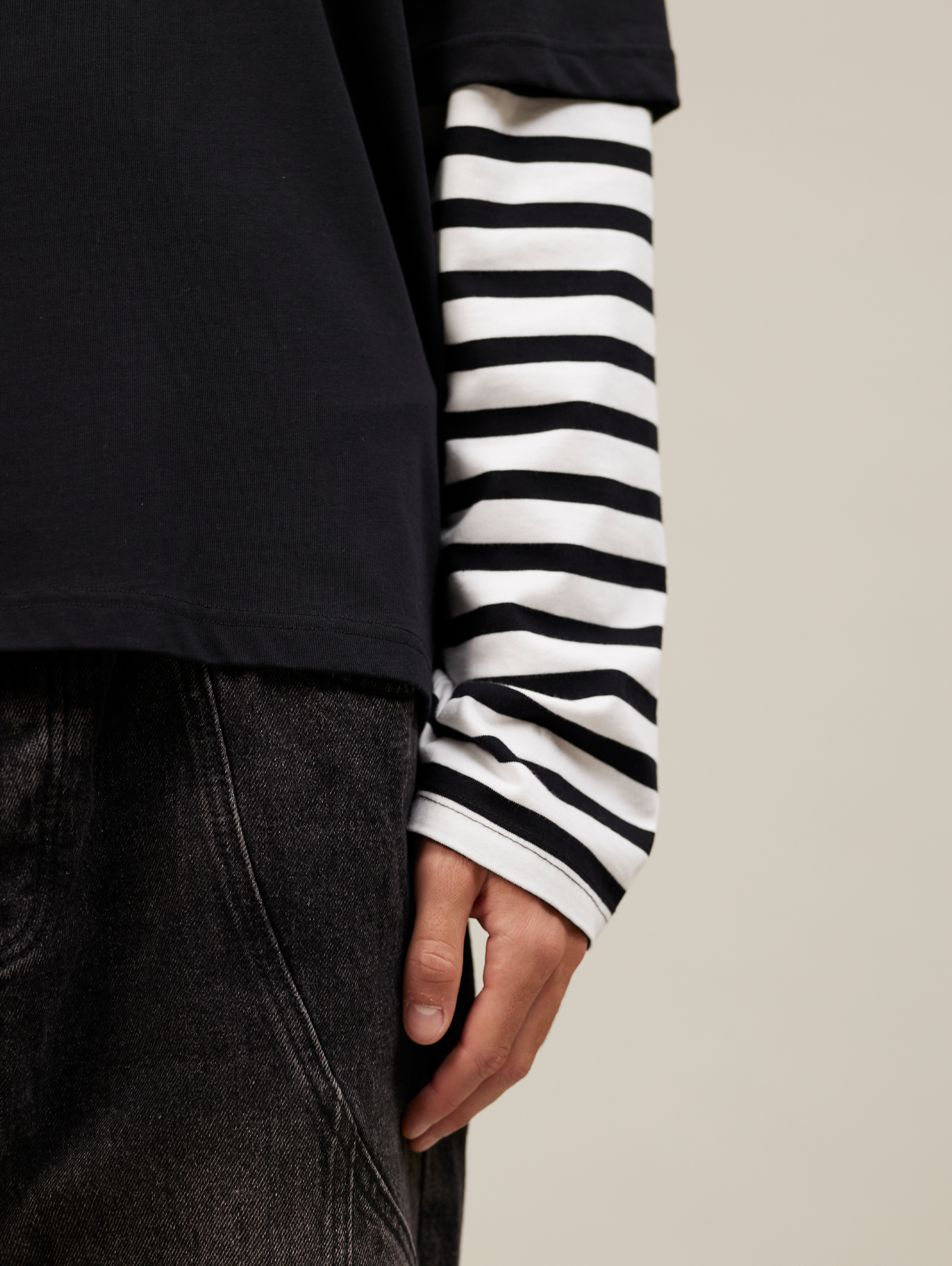 OVERSIZED BLACK STRIPED SHIRT FOR ULTIMATE COMFORT