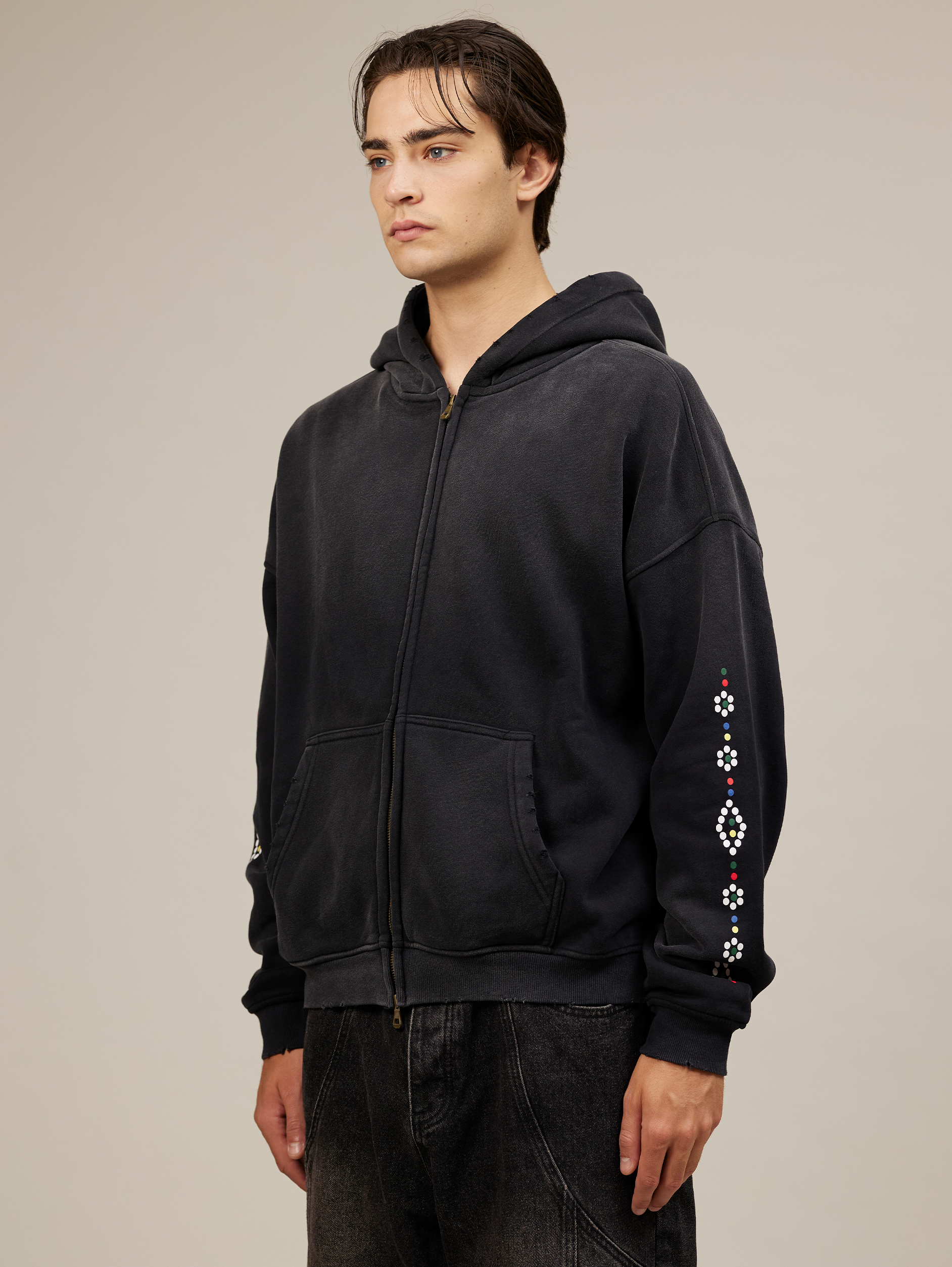 OVERSIZED BLACK ZIP-UP HOODIE WITH PATTERNED SLEEVES FOR STYLISH LAYERING