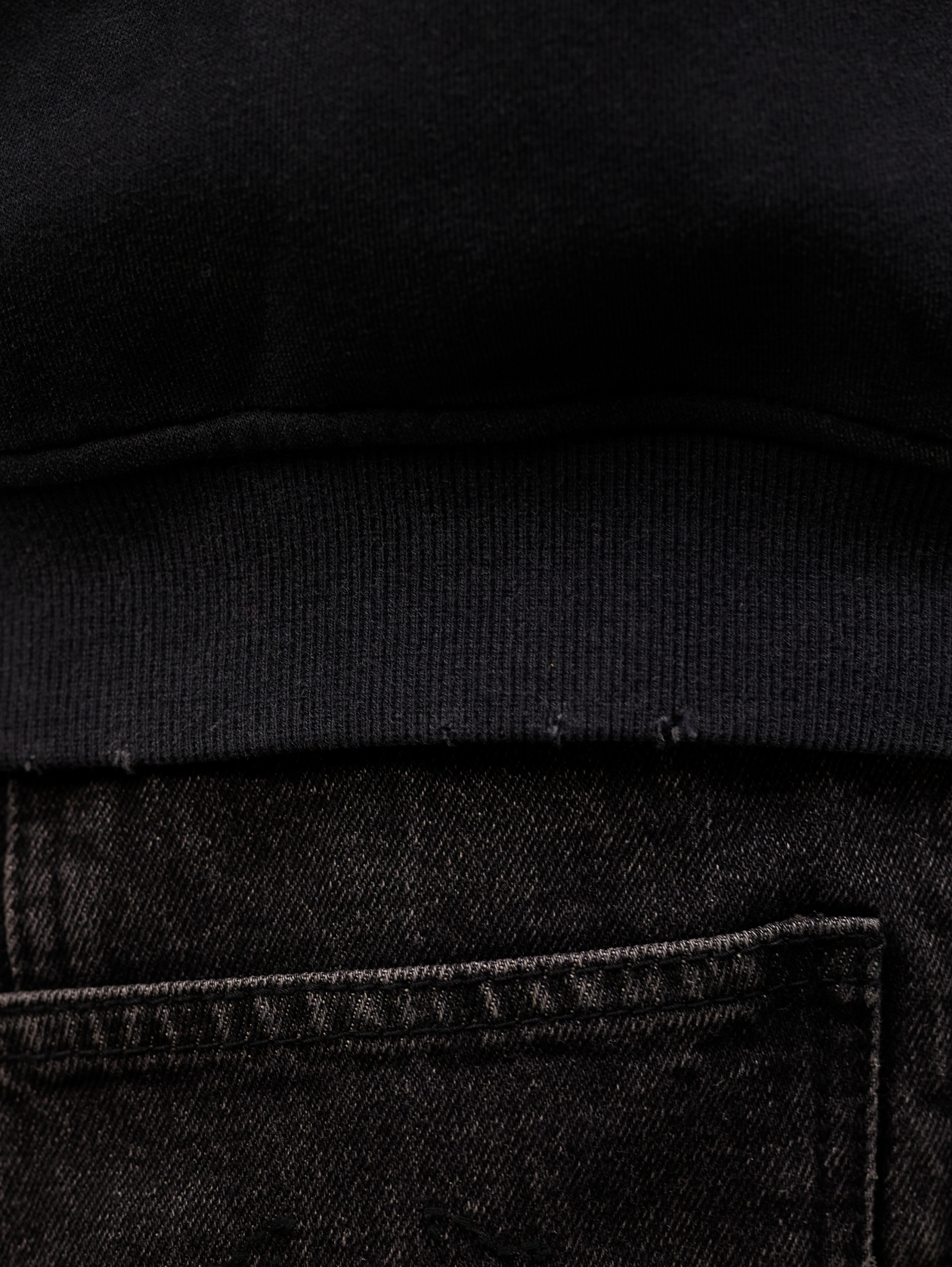 OVERSIZED BLACK ZIP-UP HOODIE WITH PATTERNED SLEEVES FOR STYLISH LAYERING