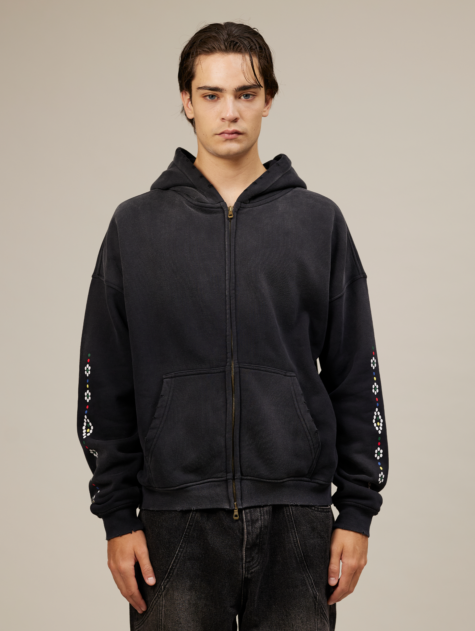 OVERSIZED BLACK ZIP-UP HOODIE WITH PATTERNED SLEEVES FOR STYLISH LAYERING