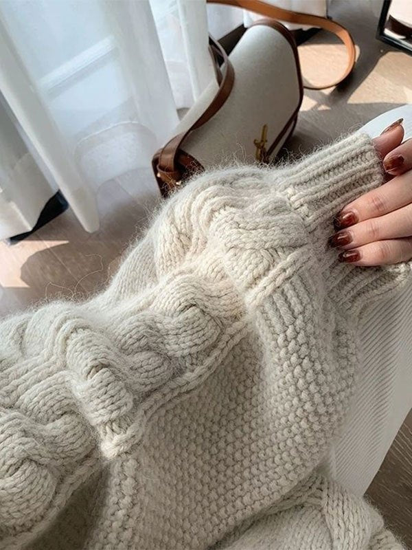 OVERSIZED CABLE KNIT JUMPER IN CLASSIC DESIGN