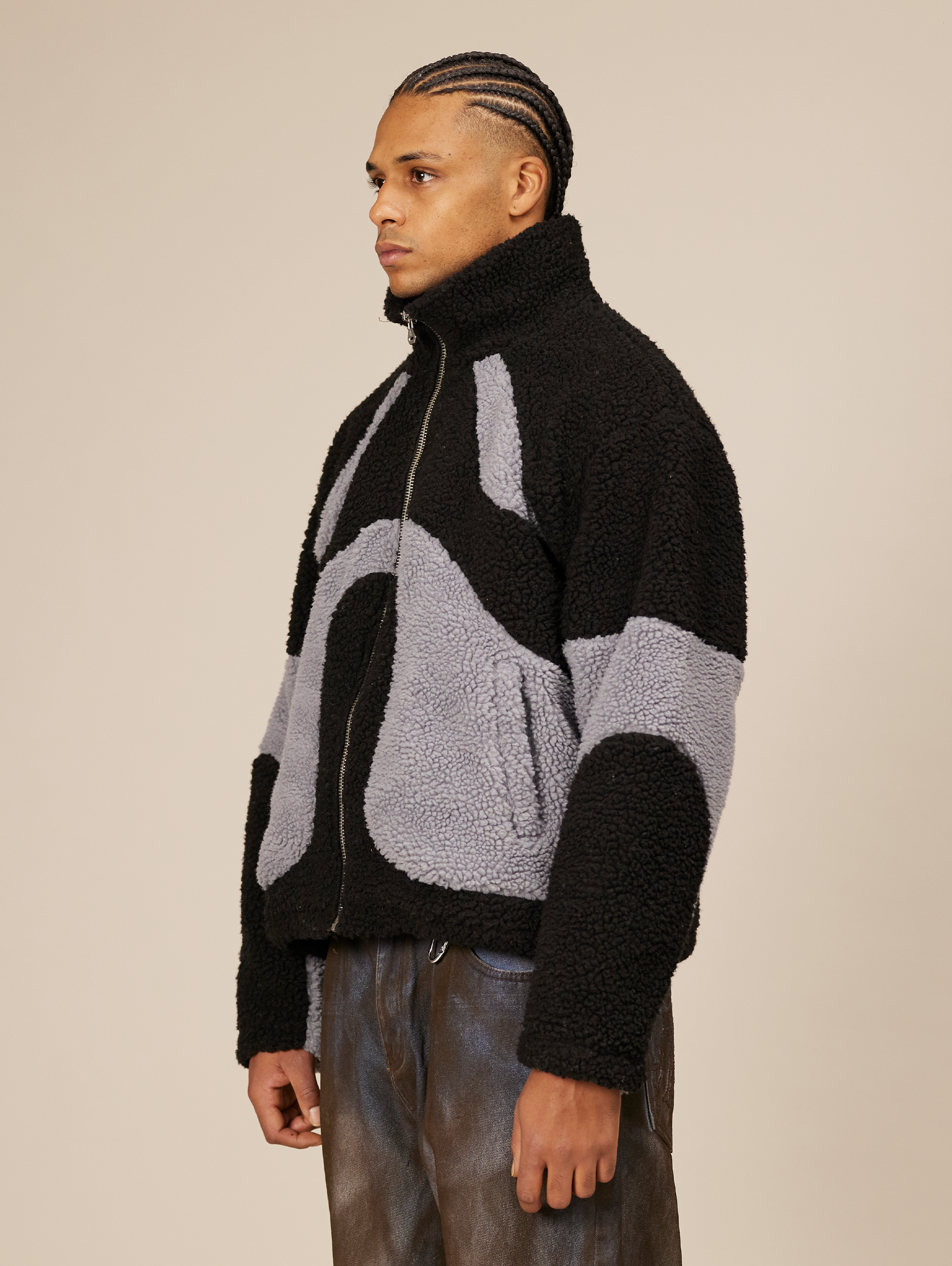 OVERSIZED DROPPED SHOULDER FLEECE JACKET IN BLACK AND GRAY