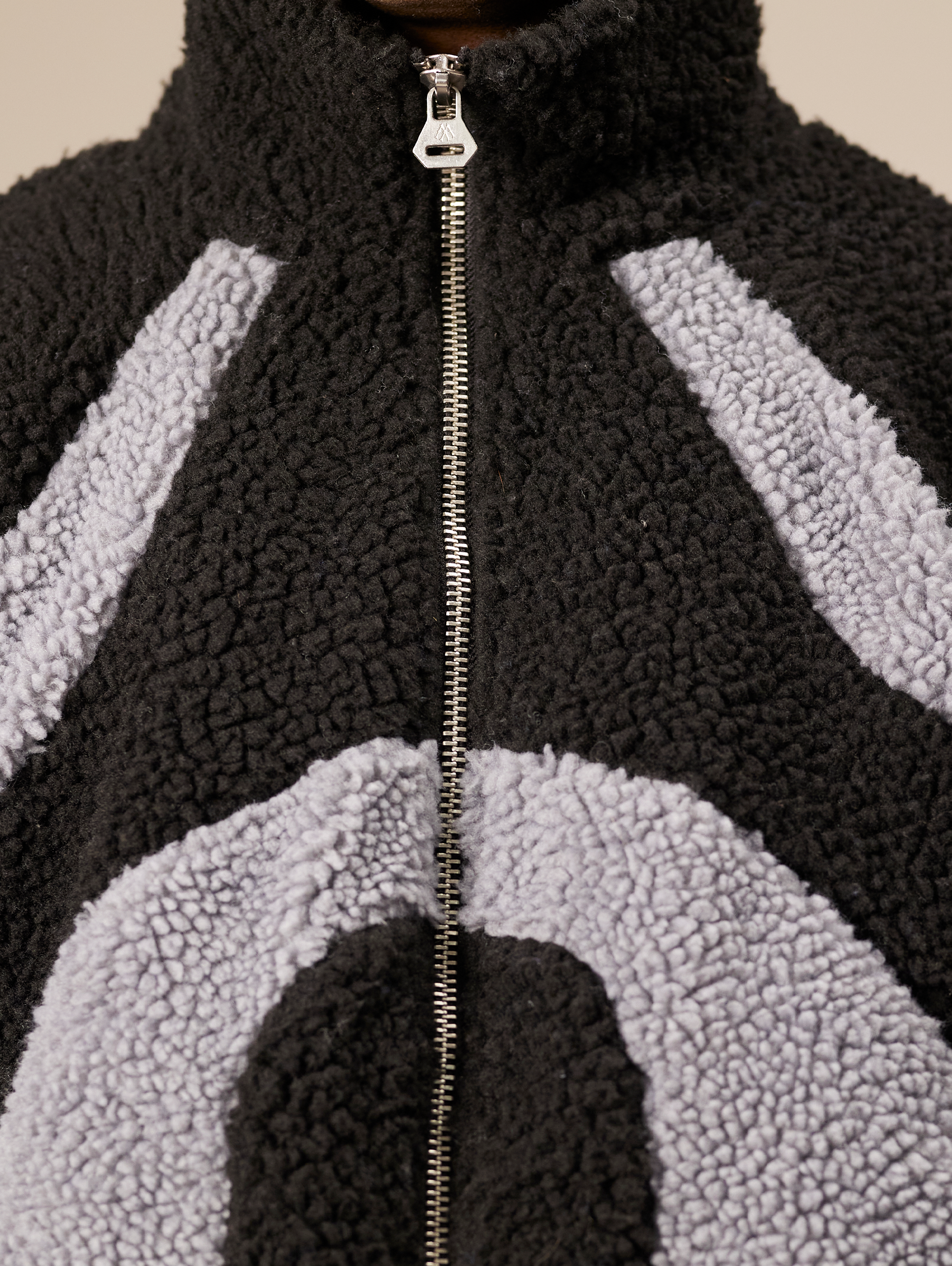 OVERSIZED DROPPED SHOULDER FLEECE JACKET IN BLACK AND GRAY