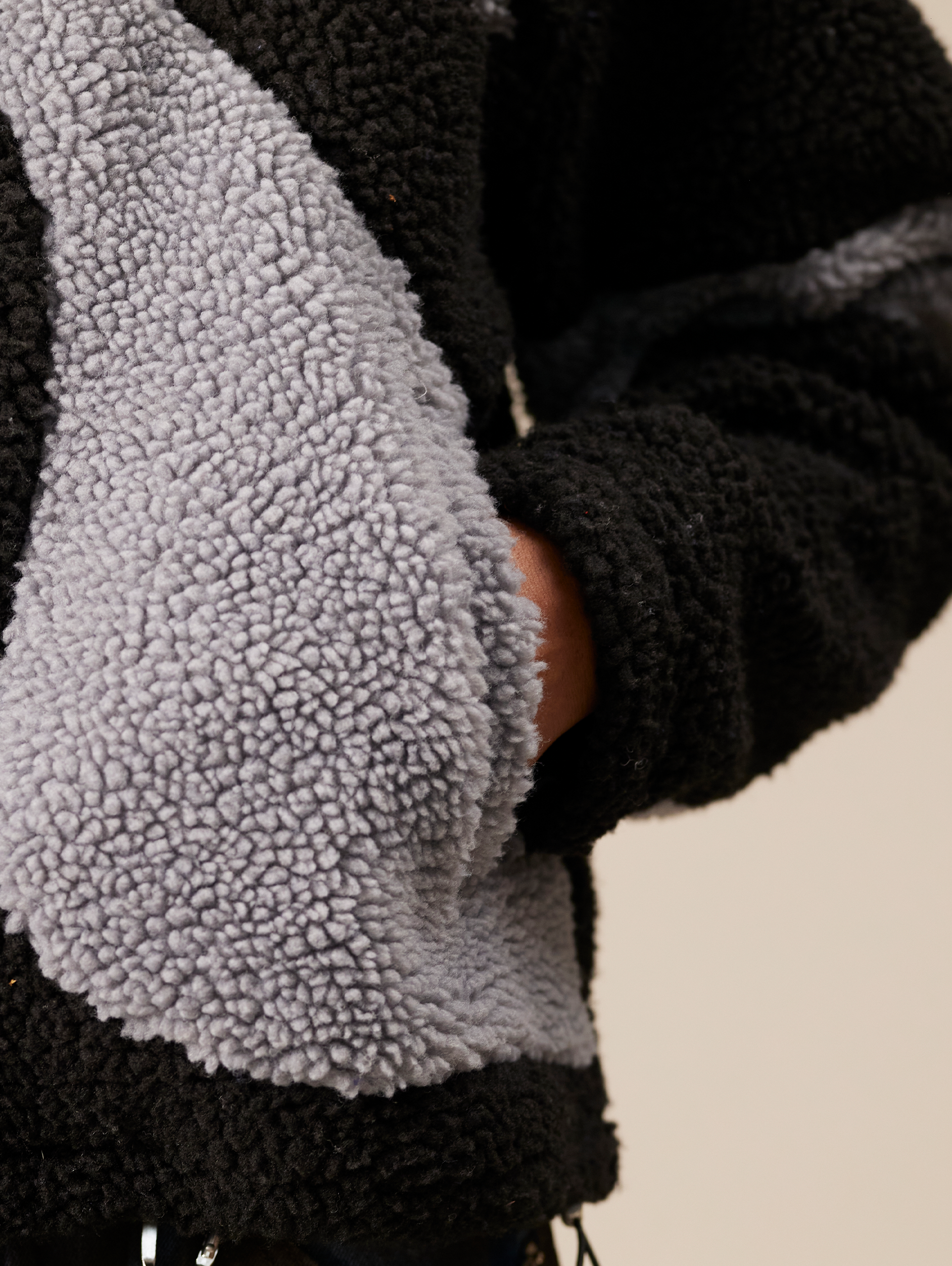 OVERSIZED DROPPED SHOULDER FLEECE JACKET IN BLACK AND GRAY