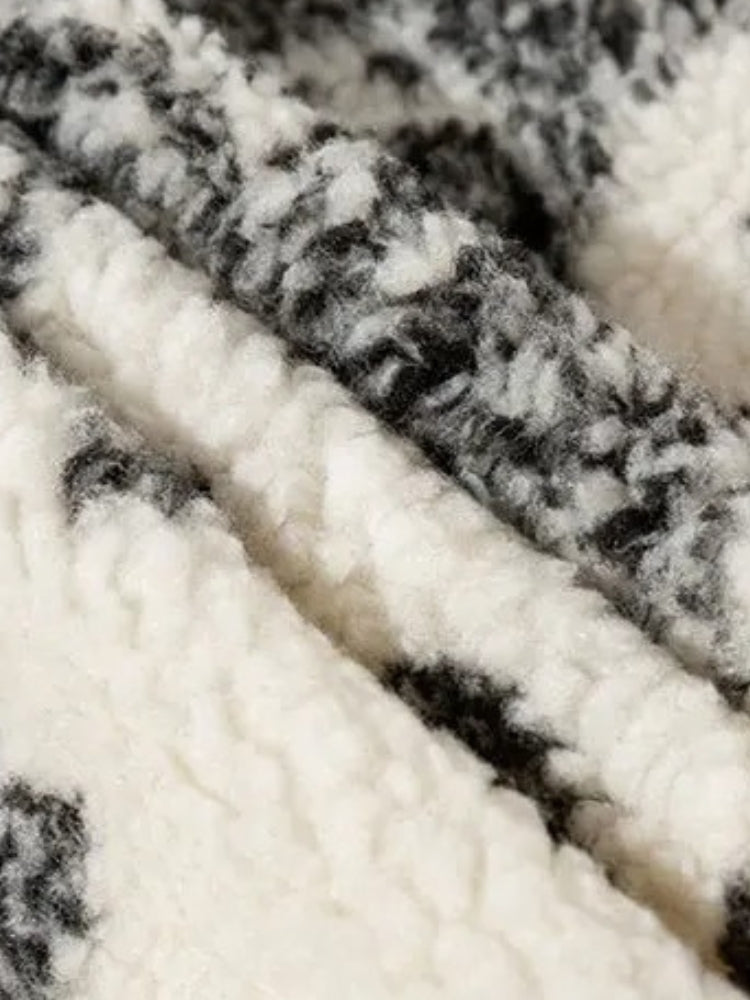 OVERSIZED FLEECE JACKET WITH BLACK PAISLEY PATTERN