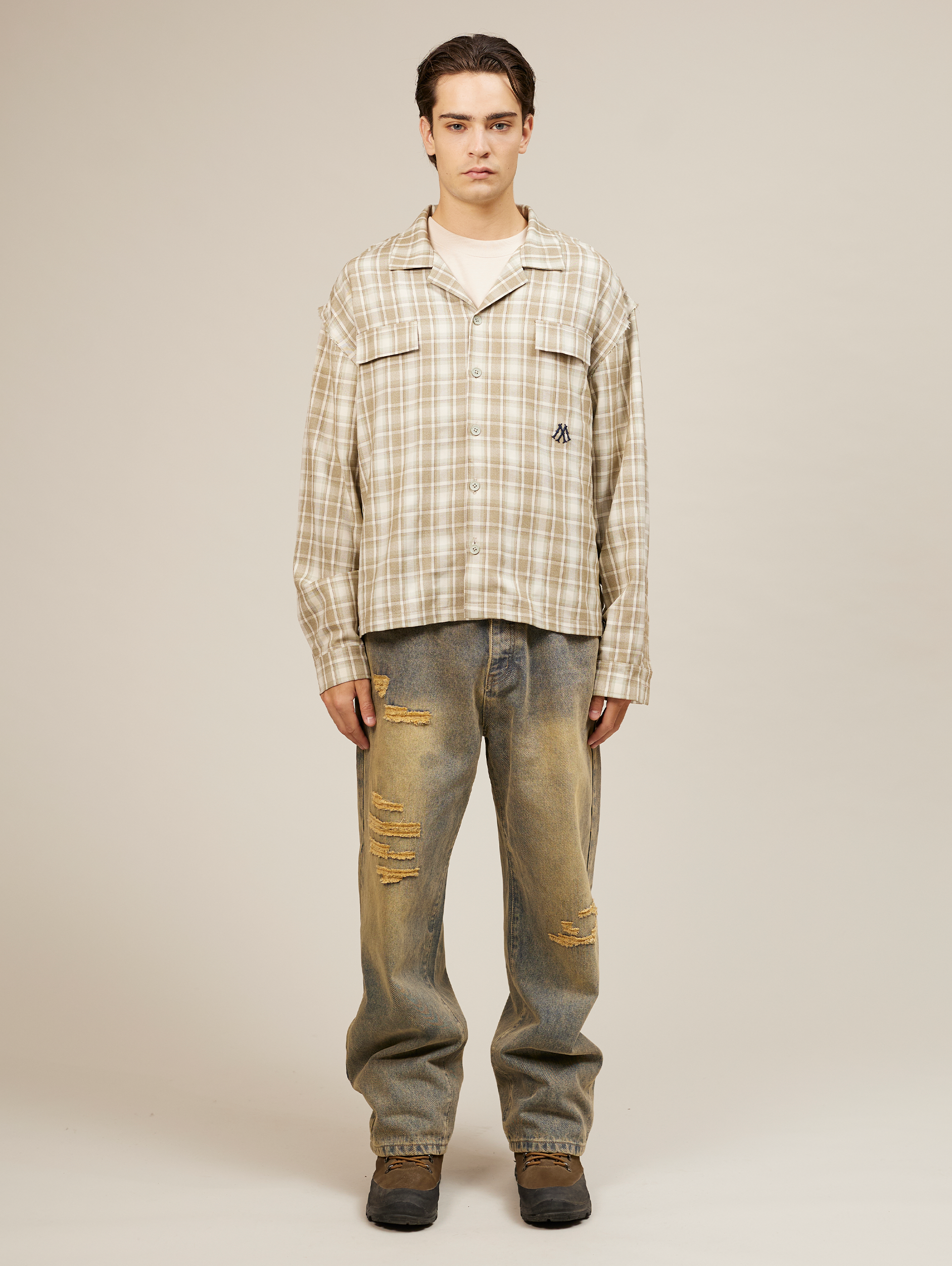 OVERSIZED GREY CREAM PLAID LONG-SLEEVED SHIRT FOR ULTIMATE COMFORT