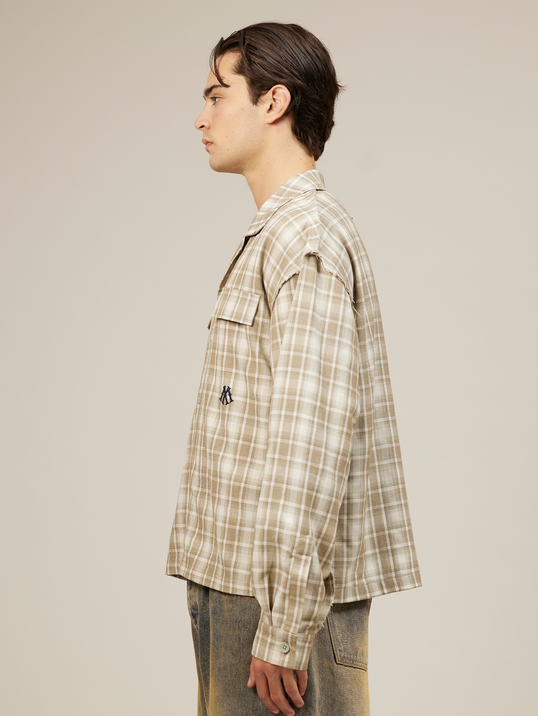 OVERSIZED GREY CREAM PLAID LONG-SLEEVED SHIRT FOR ULTIMATE COMFORT