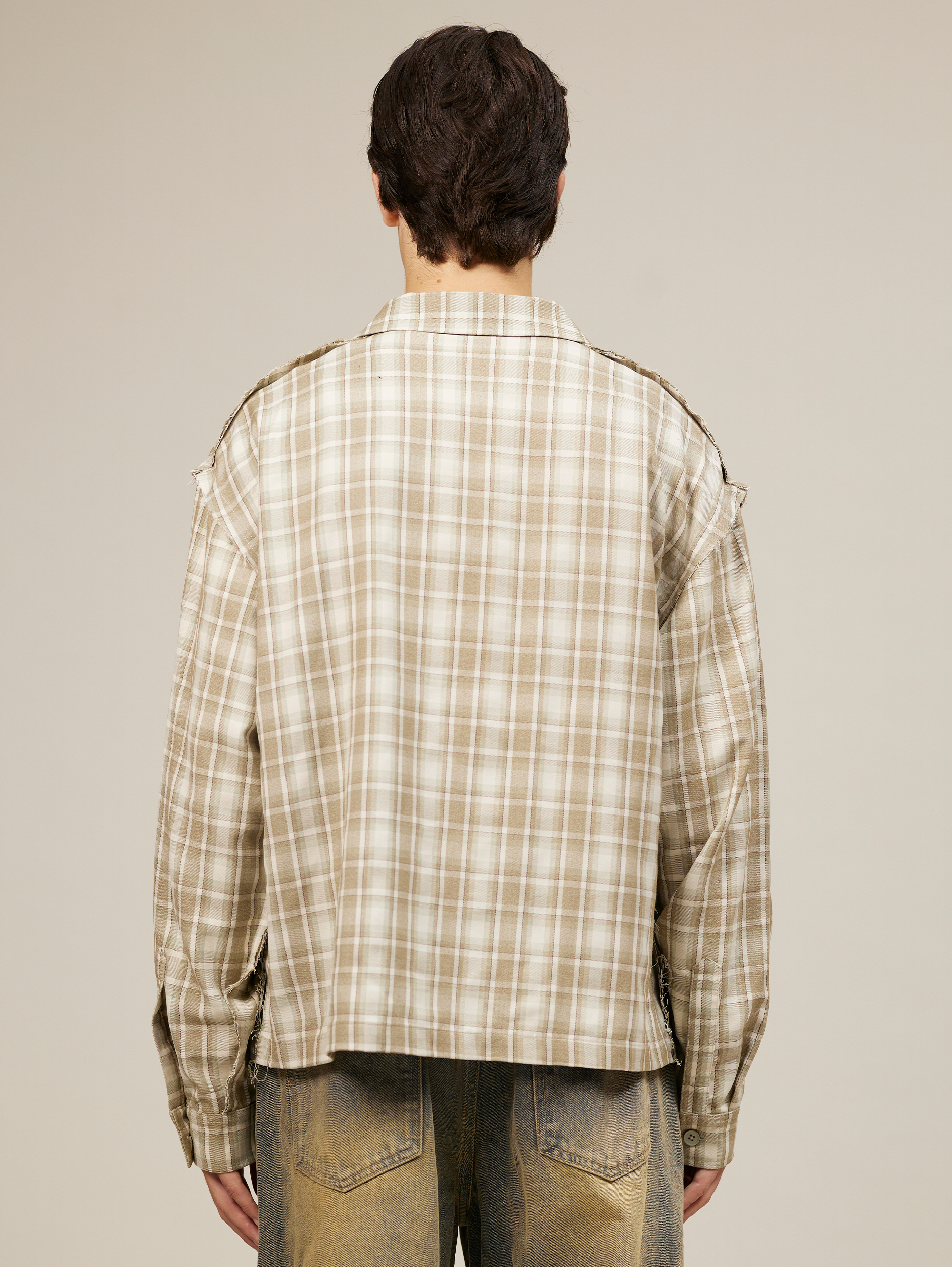 OVERSIZED GREY CREAM PLAID LONG-SLEEVED SHIRT FOR ULTIMATE COMFORT
