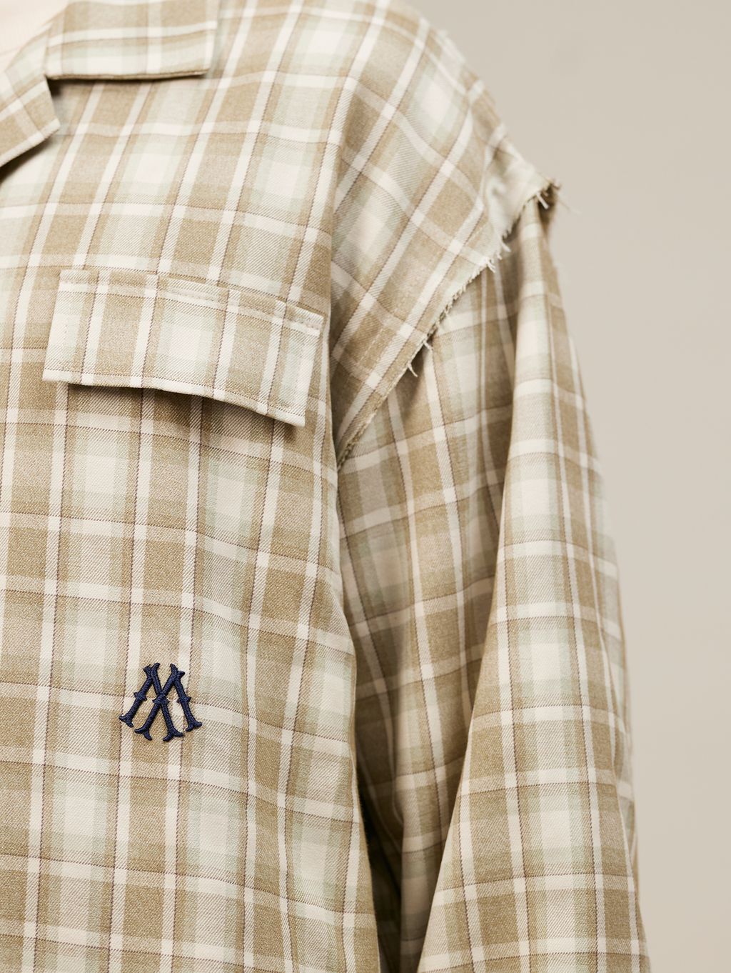 OVERSIZED GREY CREAM PLAID LONG-SLEEVED SHIRT FOR ULTIMATE COMFORT