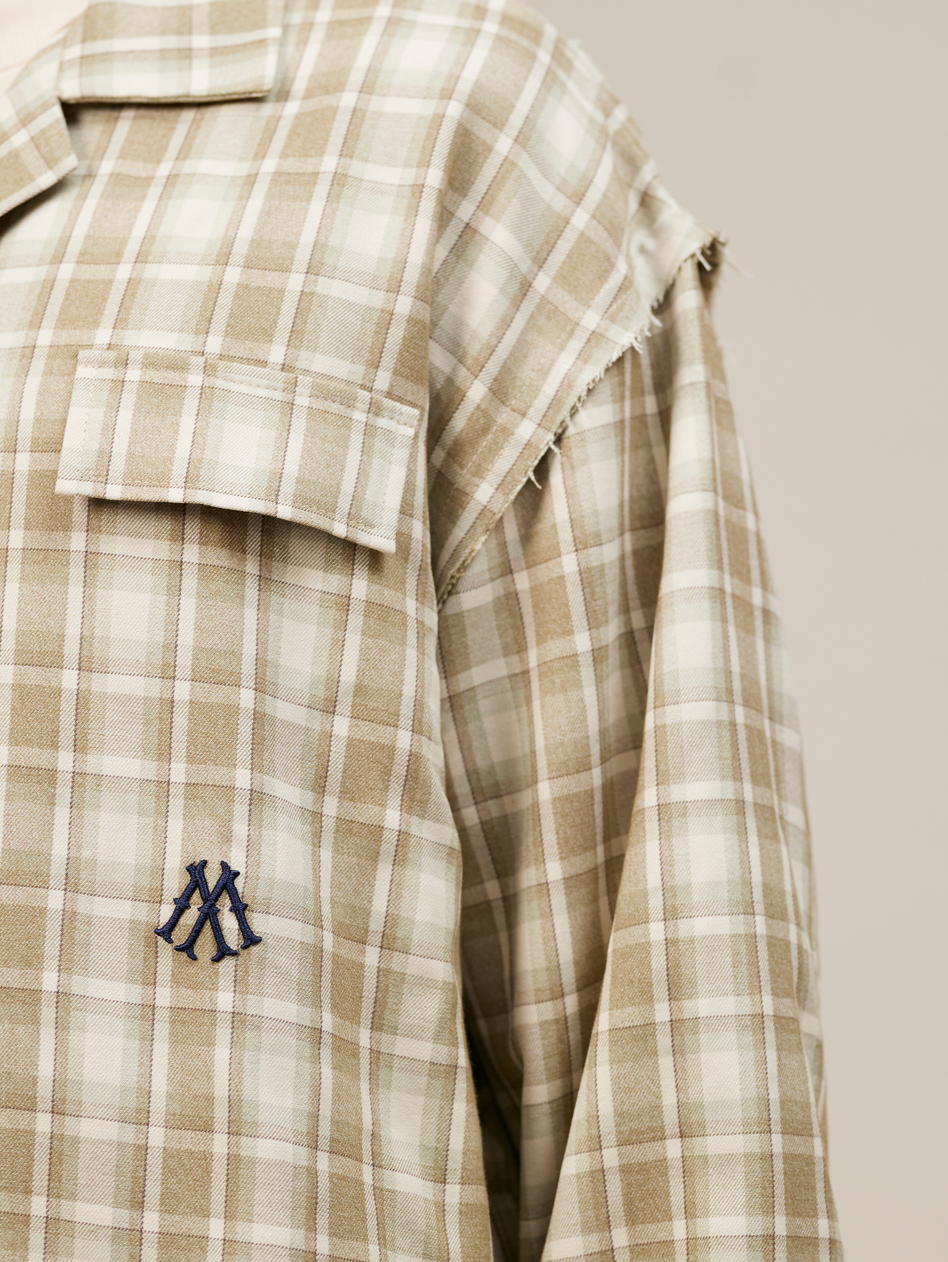 OVERSIZED GREY CREAM PLAID LONG-SLEEVED SHIRT FOR ULTIMATE COMFORT