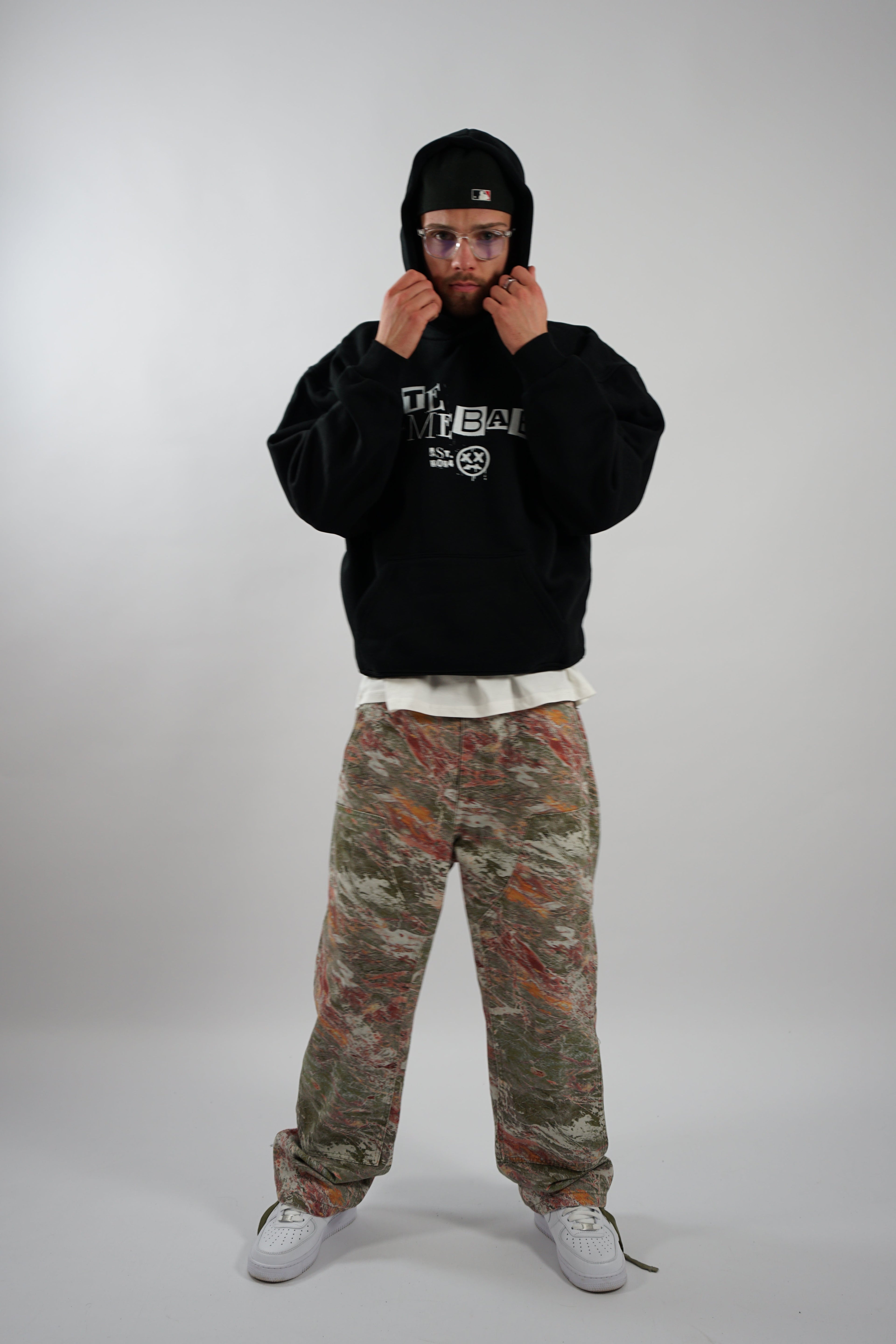 OVERSIZED STREETWEAR HOODIE BLACK ESSENTIAL STREETWEAR HOODIE