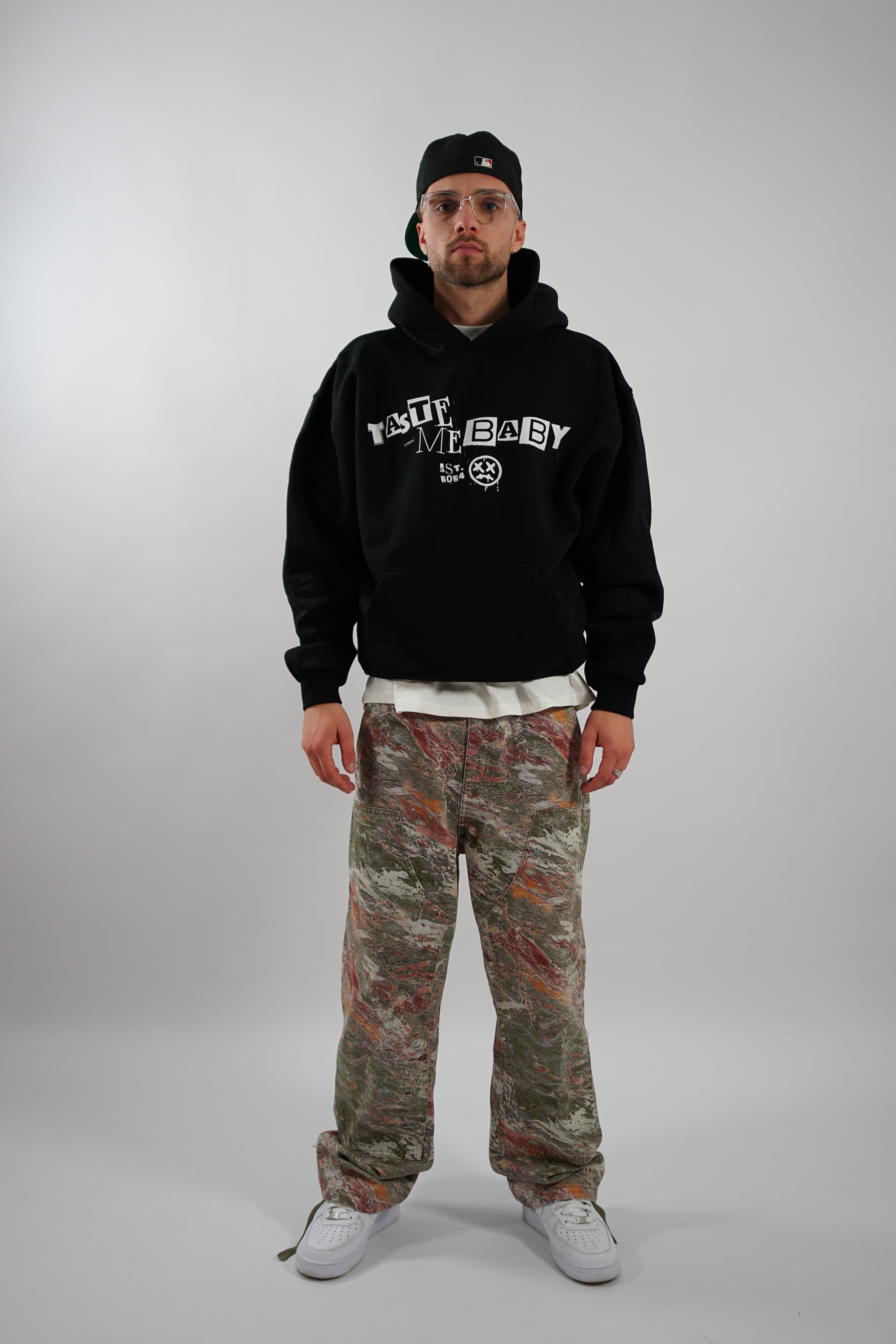 OVERSIZED STREETWEAR HOODIE BLACK ESSENTIAL STREETWEAR HOODIE