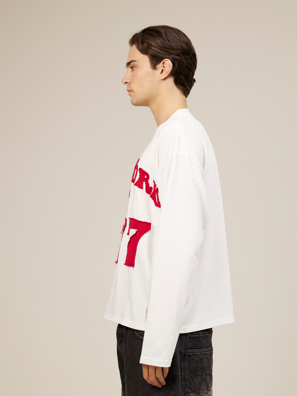OVERSIZED WHITE SHIRT WITH NEW YORK 777 TEXT FOR SUPERIOR COMFORT
