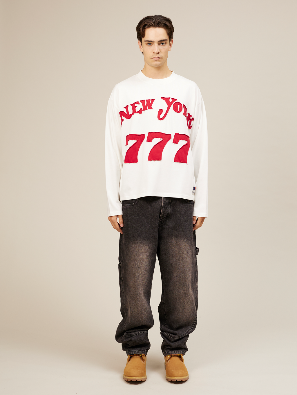 OVERSIZED WHITE SHIRT WITH NEW YORK 777 TEXT FOR SUPERIOR COMFORT