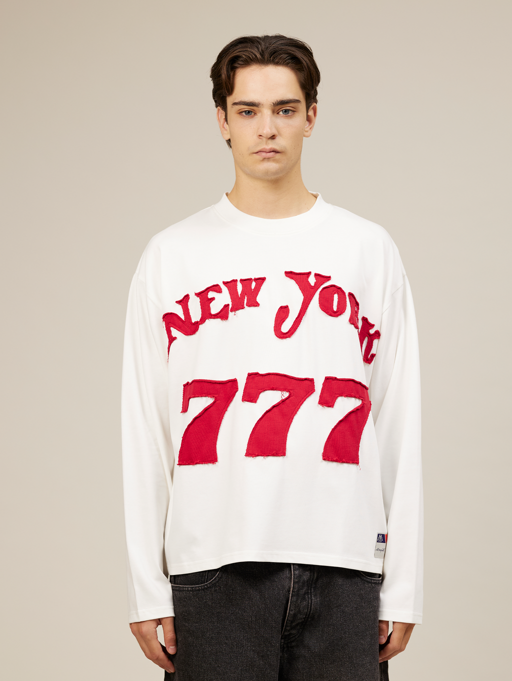 OVERSIZED WHITE SHIRT WITH NEW YORK 777 TEXT FOR SUPERIOR COMFORT