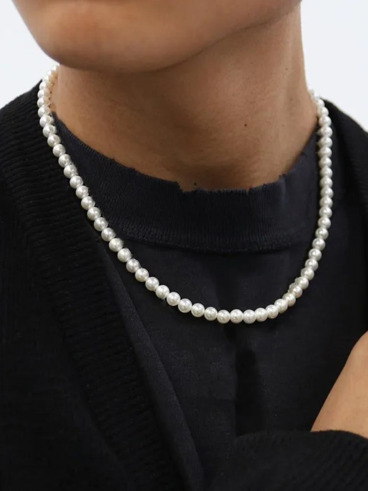 PEARL NECKLACE WITH CLASP ELEGANT DESIGN TIMELESS JEWELRY ACCESSORY