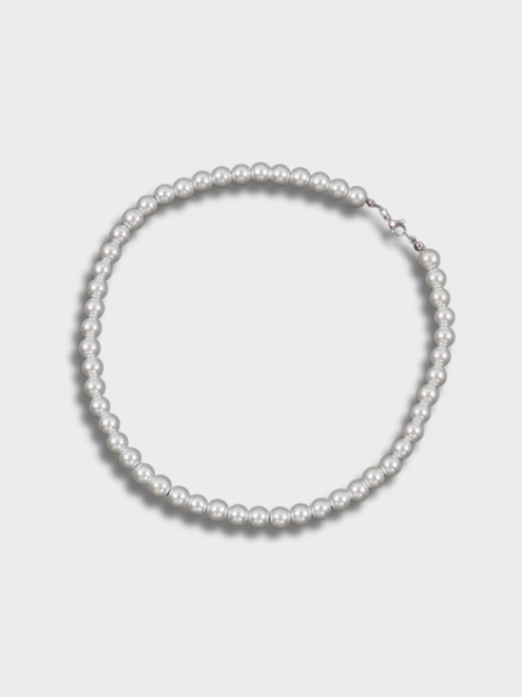 PEARL NECKLACE WITH CLASP ELEGANT DESIGN TIMELESS JEWELRY ACCESSORY