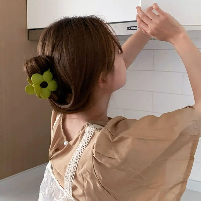 PINK FLOWER HAIR CLAW CLIP WITH Y2K FLOWER HAIR DESIGN