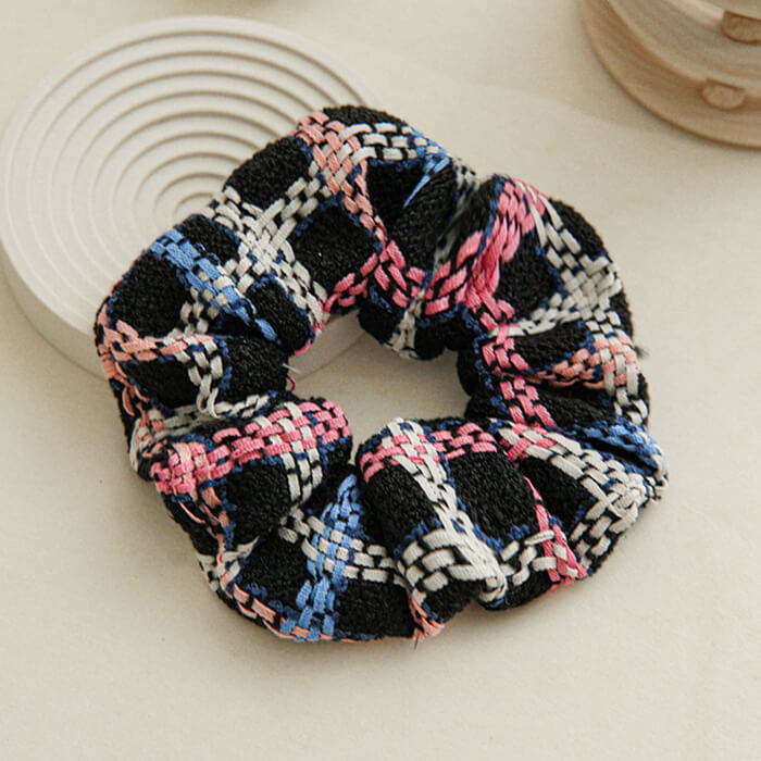 PLAID SCRUNCHIE WITH GRID TWEED PATTERN FOR HAIR ACCESSORY