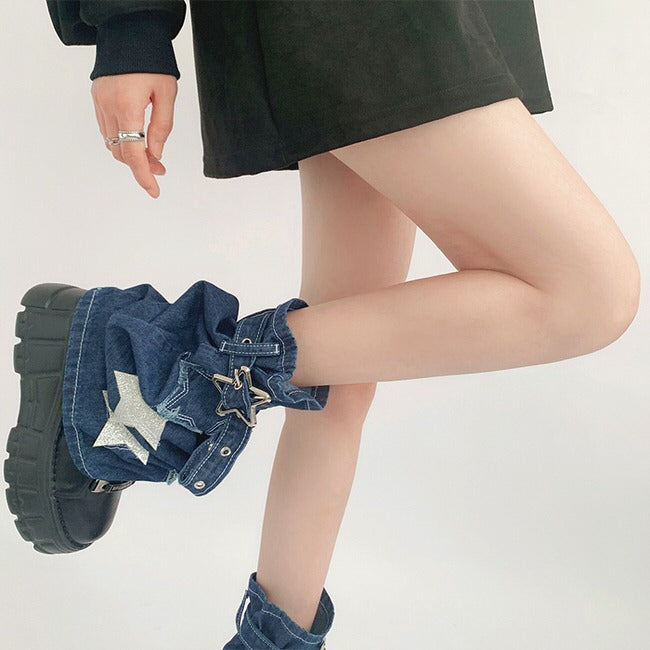 PLATFORM Y2K SHOES WITH DENIM LEG WARMERS FOR A RETRO LOOK