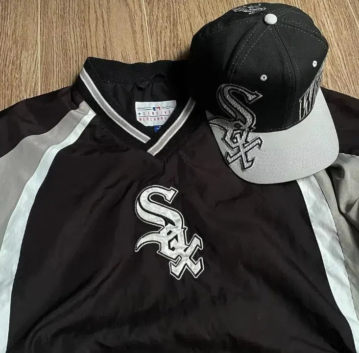 PULLOVER AND HAT SET WITH GOTHIC COTTON BLEND DESIGN