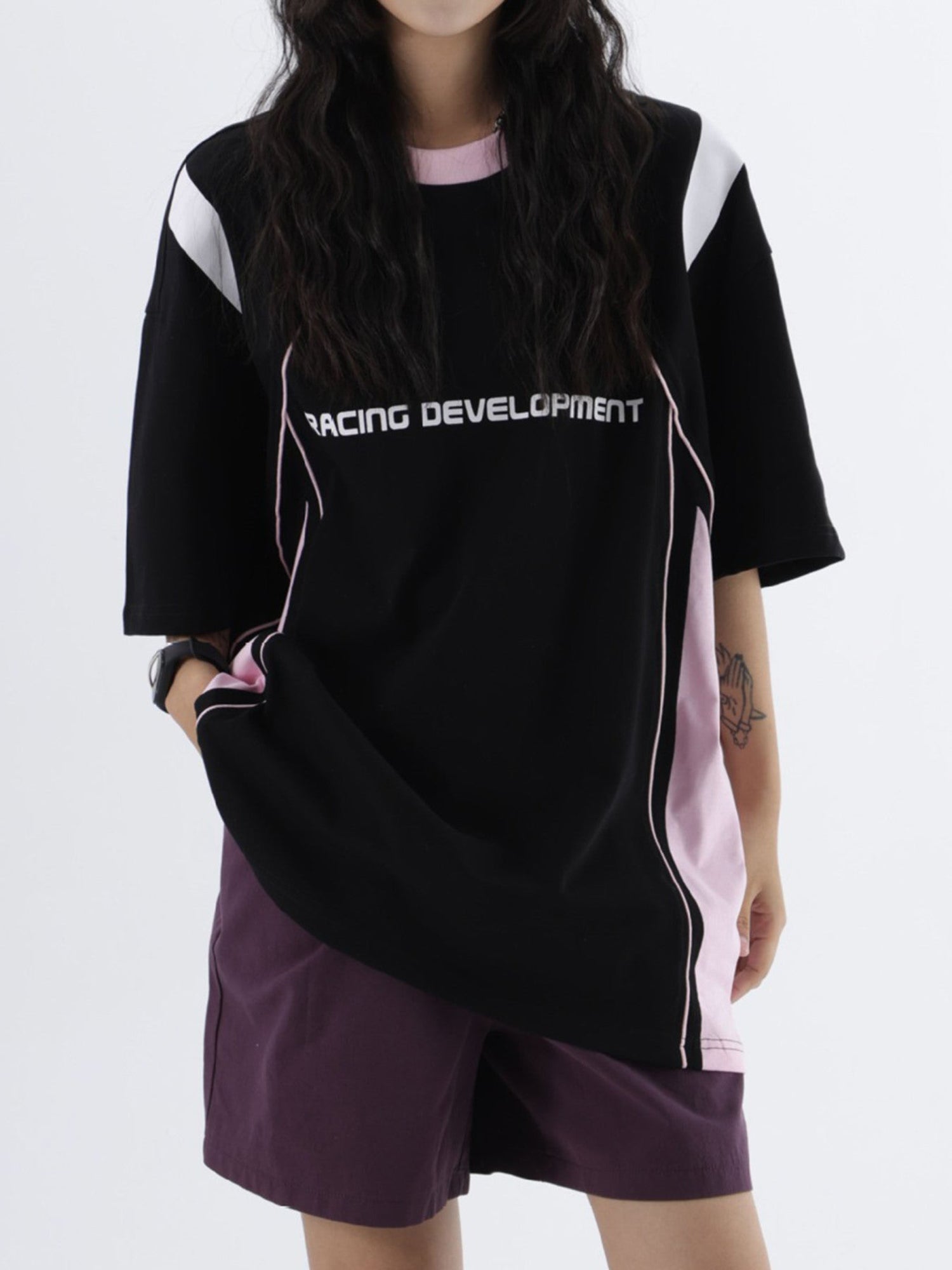 RACING-STYLE SHORT SLEEVE T-SHIRT IN BLACK AND PINK