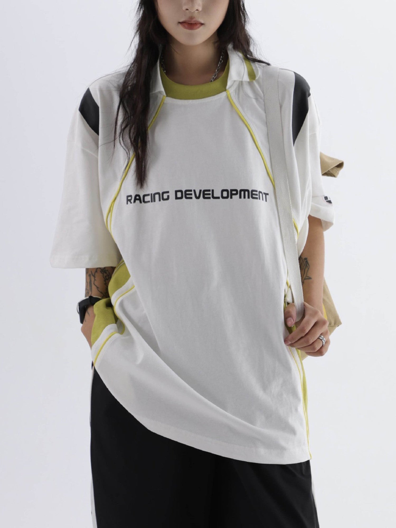 RACING-STYLE SHORT SLEEVE T-SHIRT IN BLACK AND PINK