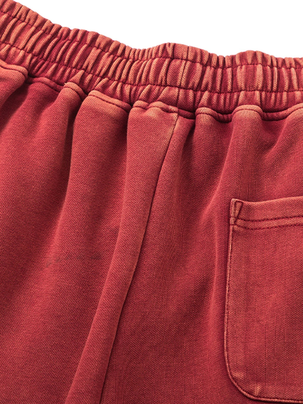 RED ATHLETIC SHORTS WITH MID WAIST AND STRAIGHT LEG DESIGN