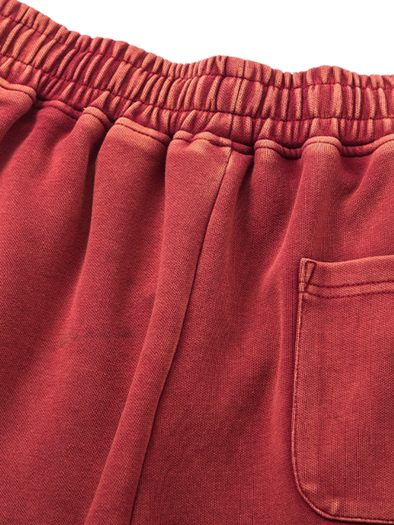 RED ATHLETIC SHORTS WITH MID WAIST AND STRAIGHT LEG DESIGN