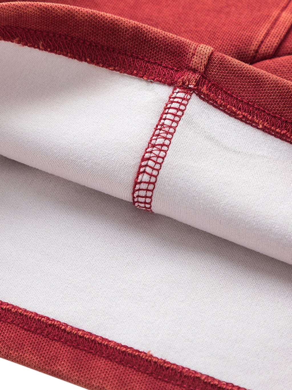 RED ATHLETIC SHORTS WITH MID WAIST AND STRAIGHT LEG DESIGN