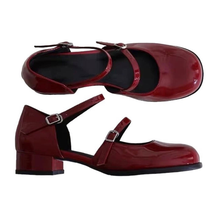 RED PATENT LEATHER MARY JANE SHOES