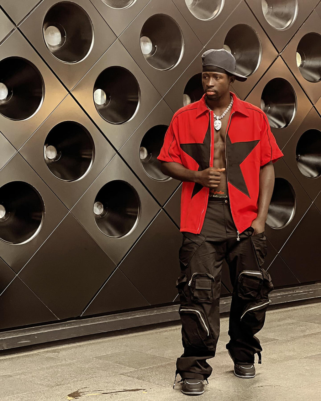 RED SHORT SLEEVE SHIRT WITH BLACK STAR - TRENDY CASUAL STYLE