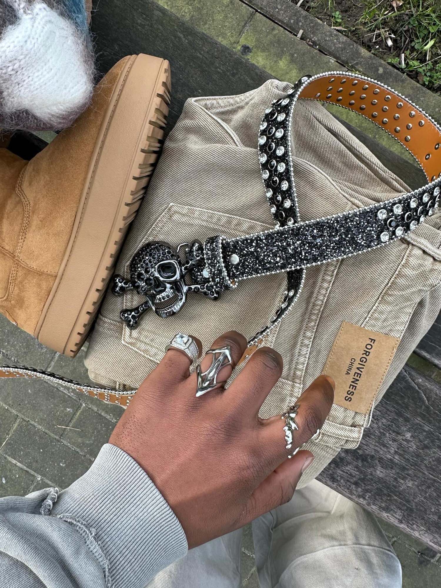 RHINESTONE SKULL BELT - EDGY ELEGANCE WITH RHINESTONE DETAILS