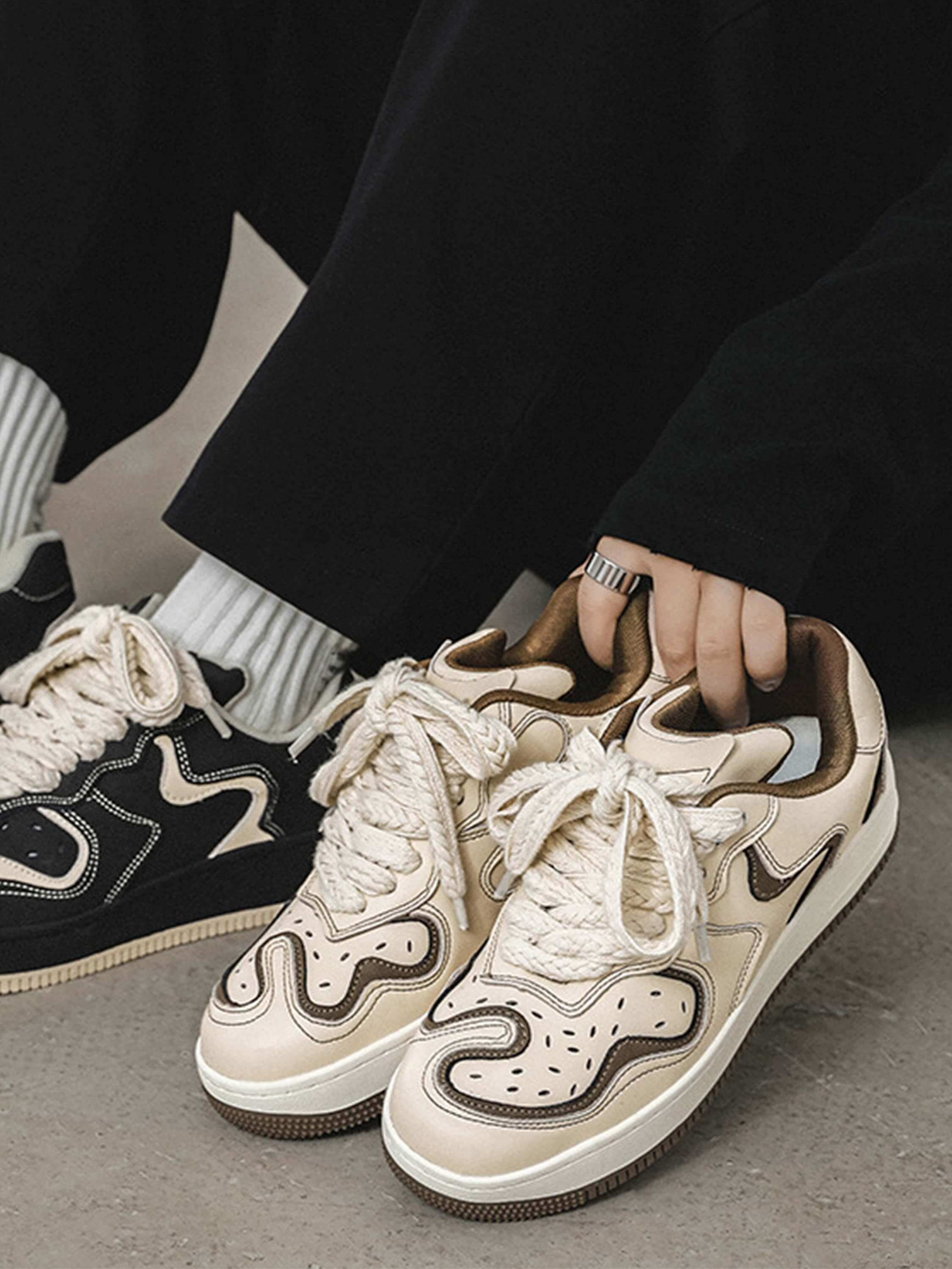 ROUND TOE CASUAL SNEAKERS BLACK AND BEIGE